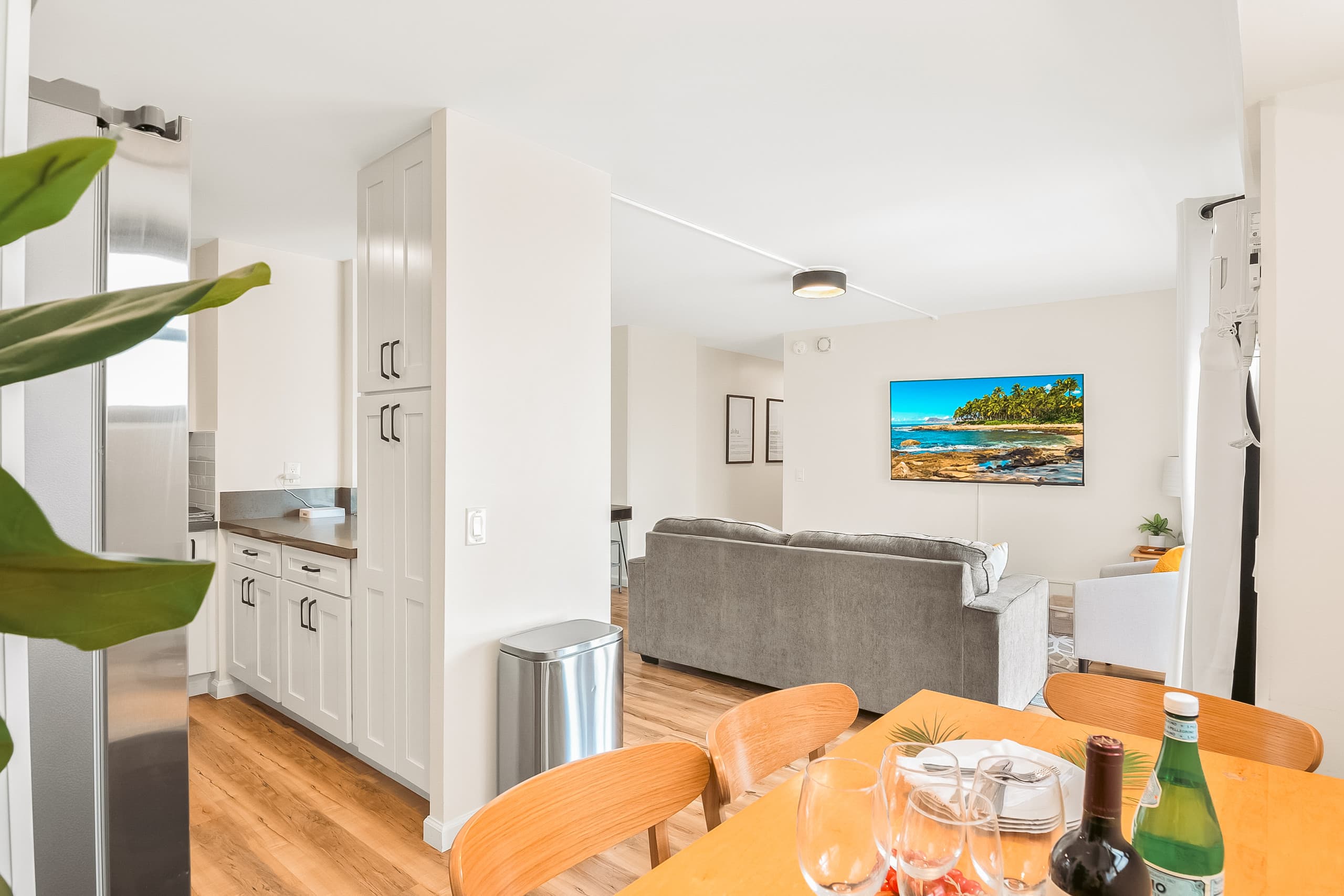 Condo in Honolulu · ★4.83 · 2 bedrooms · 3 beds · 2 private baths - Image 25