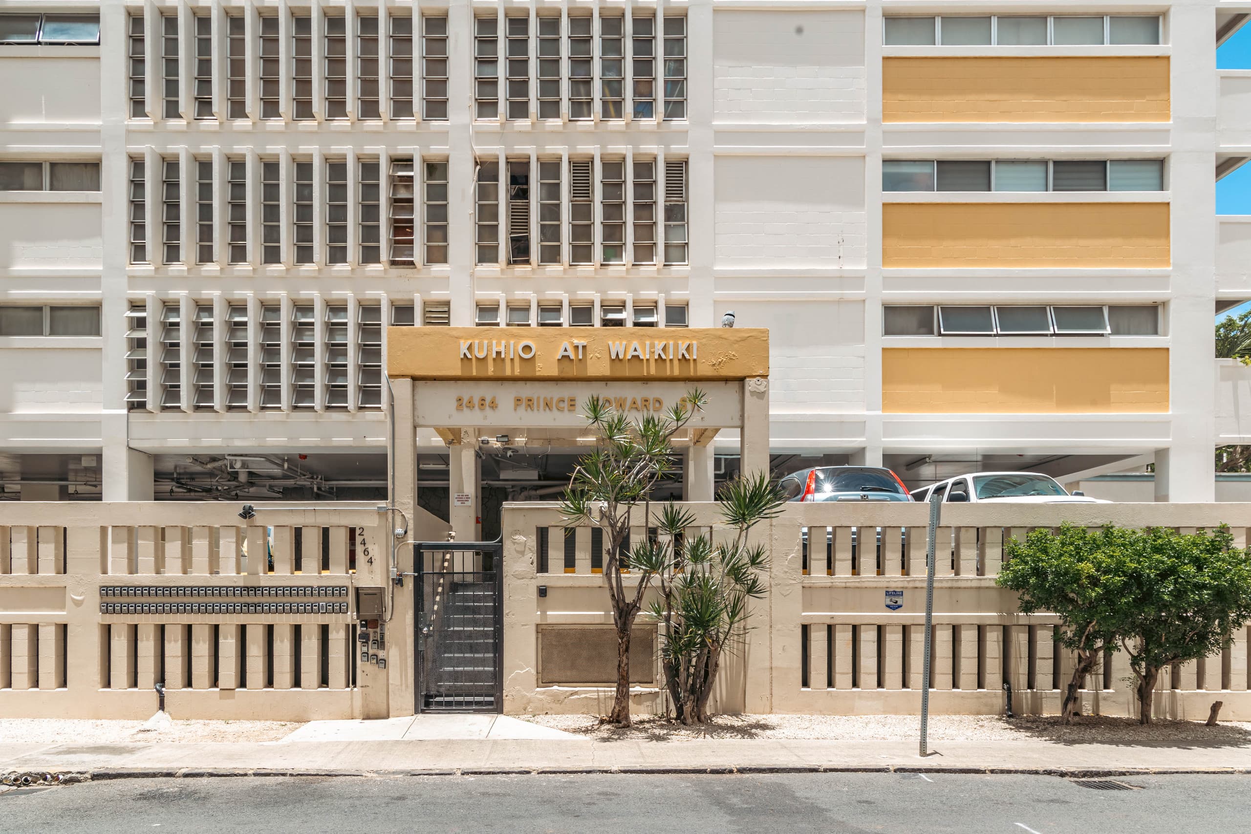 Condo in Honolulu · ★4.83 · 2 bedrooms · 3 beds · 2 private baths - Image 70