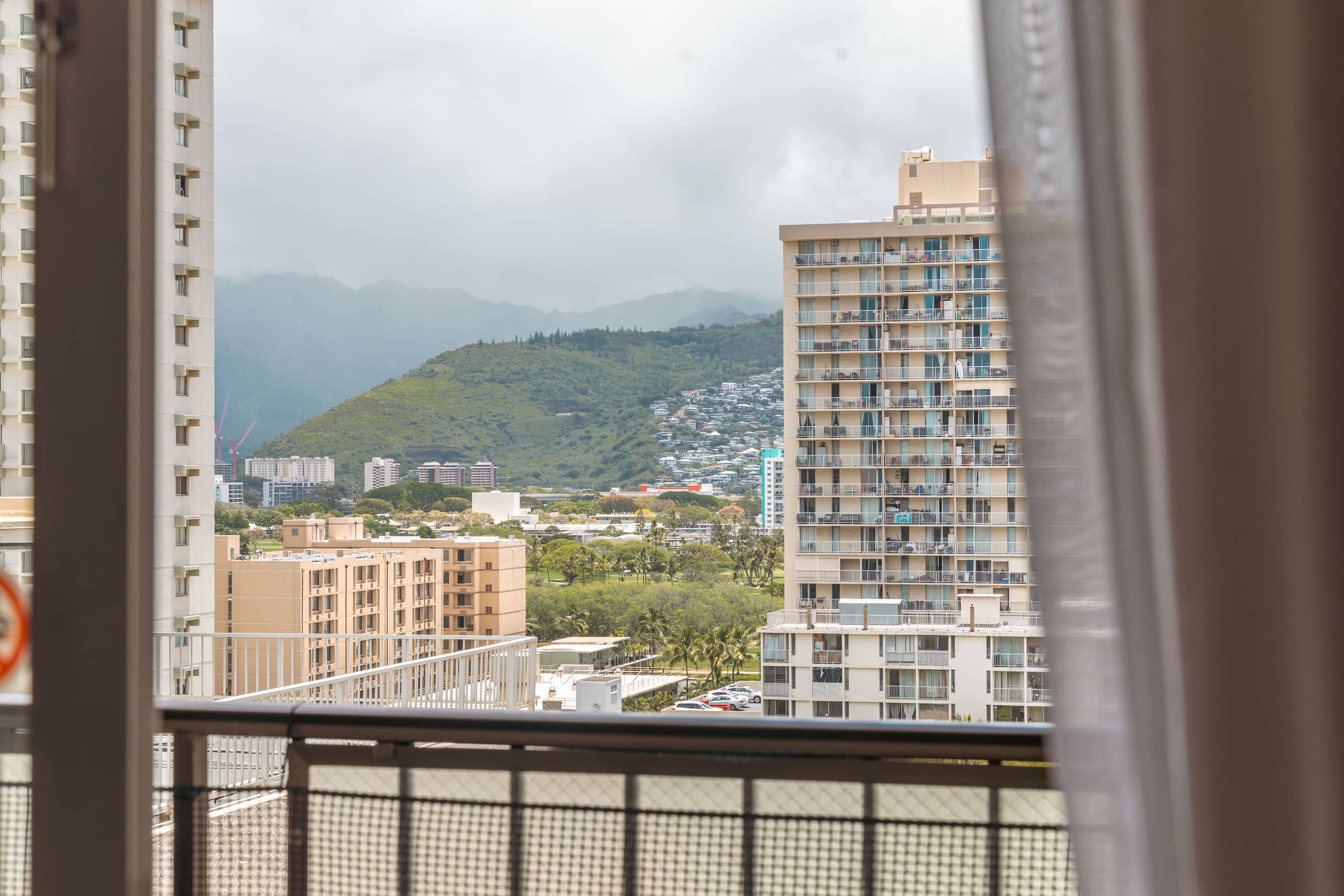 Condo in Honolulu · ★4.83 · 2 bedrooms · 3 beds · 2 private baths - Image 33
