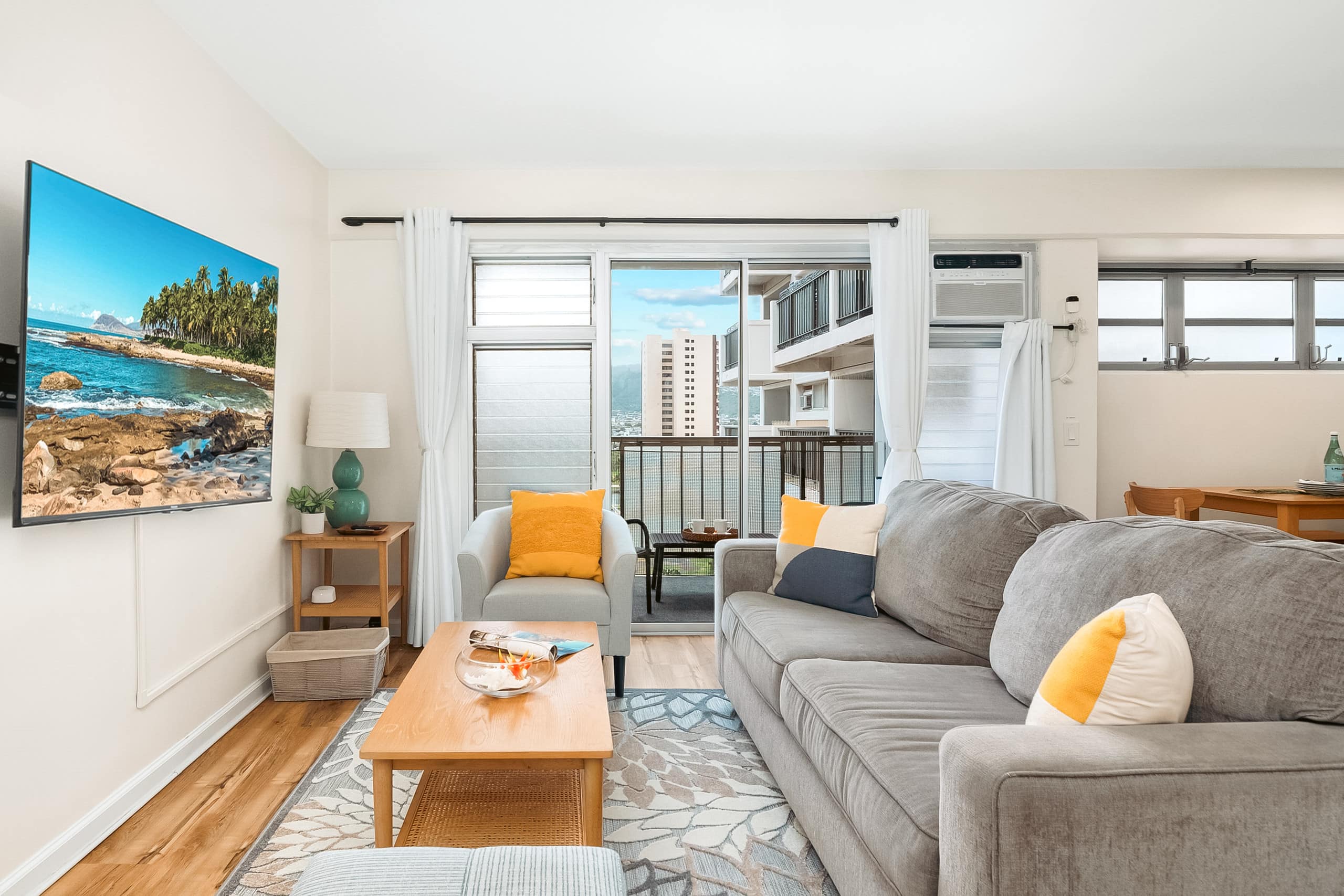 Condo in Honolulu · ★4.83 · 2 bedrooms · 3 beds · 2 private baths - Image 1