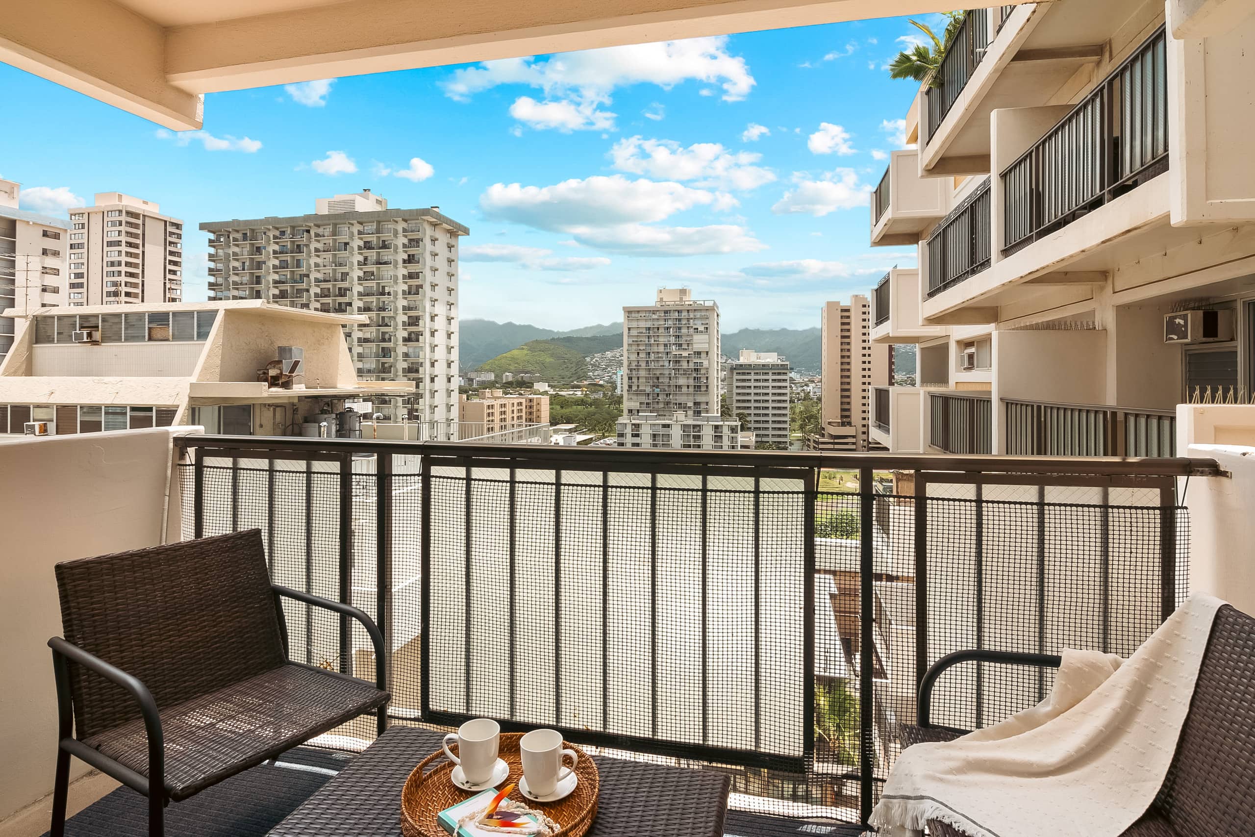 Condo in Honolulu · ★4.83 · 2 bedrooms · 3 beds · 2 private baths - Image 52