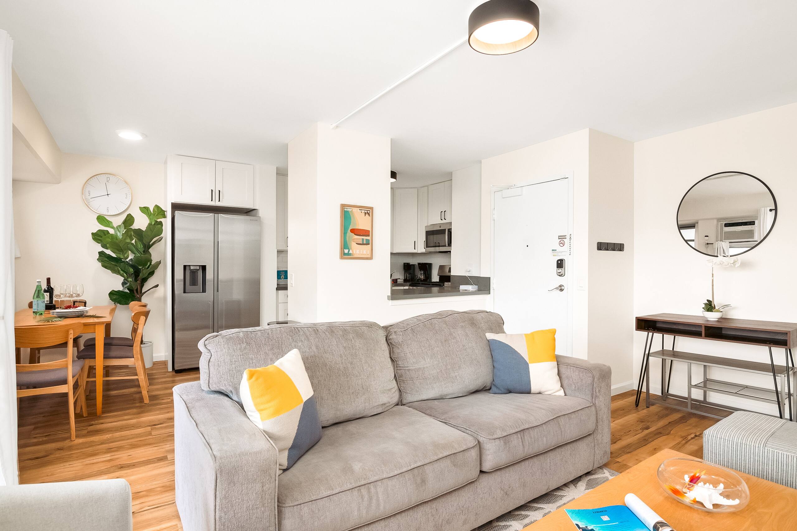 Condo in Honolulu · ★4.83 · 2 bedrooms · 3 beds · 2 private baths - Image 3
