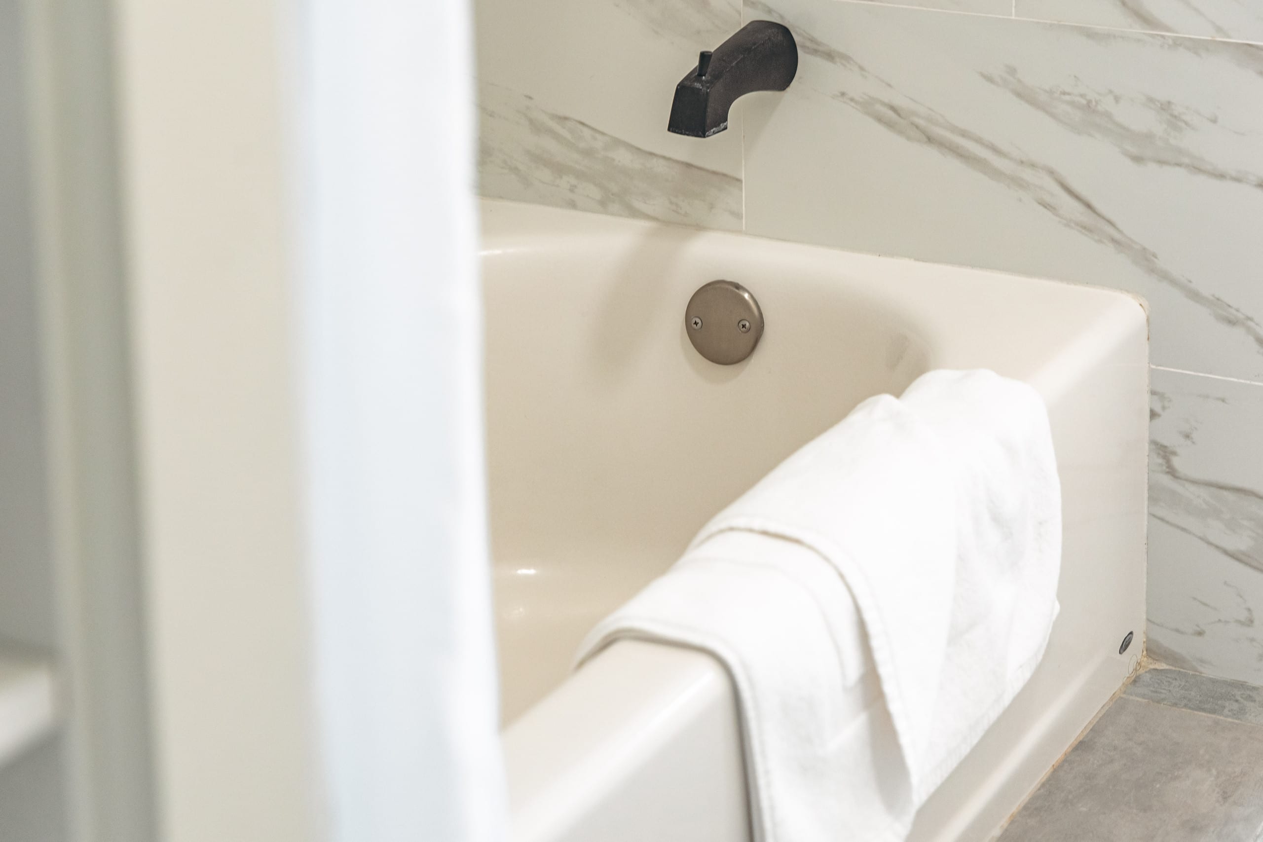 Condo in Honolulu · ★4.83 · 2 bedrooms · 3 beds · 2 private baths - Image 42