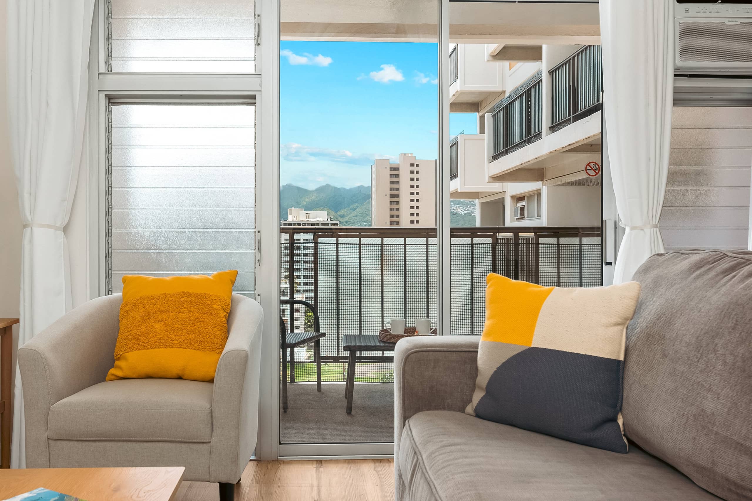 Condo in Honolulu · ★4.83 · 2 bedrooms · 3 beds · 2 private baths - Image 2