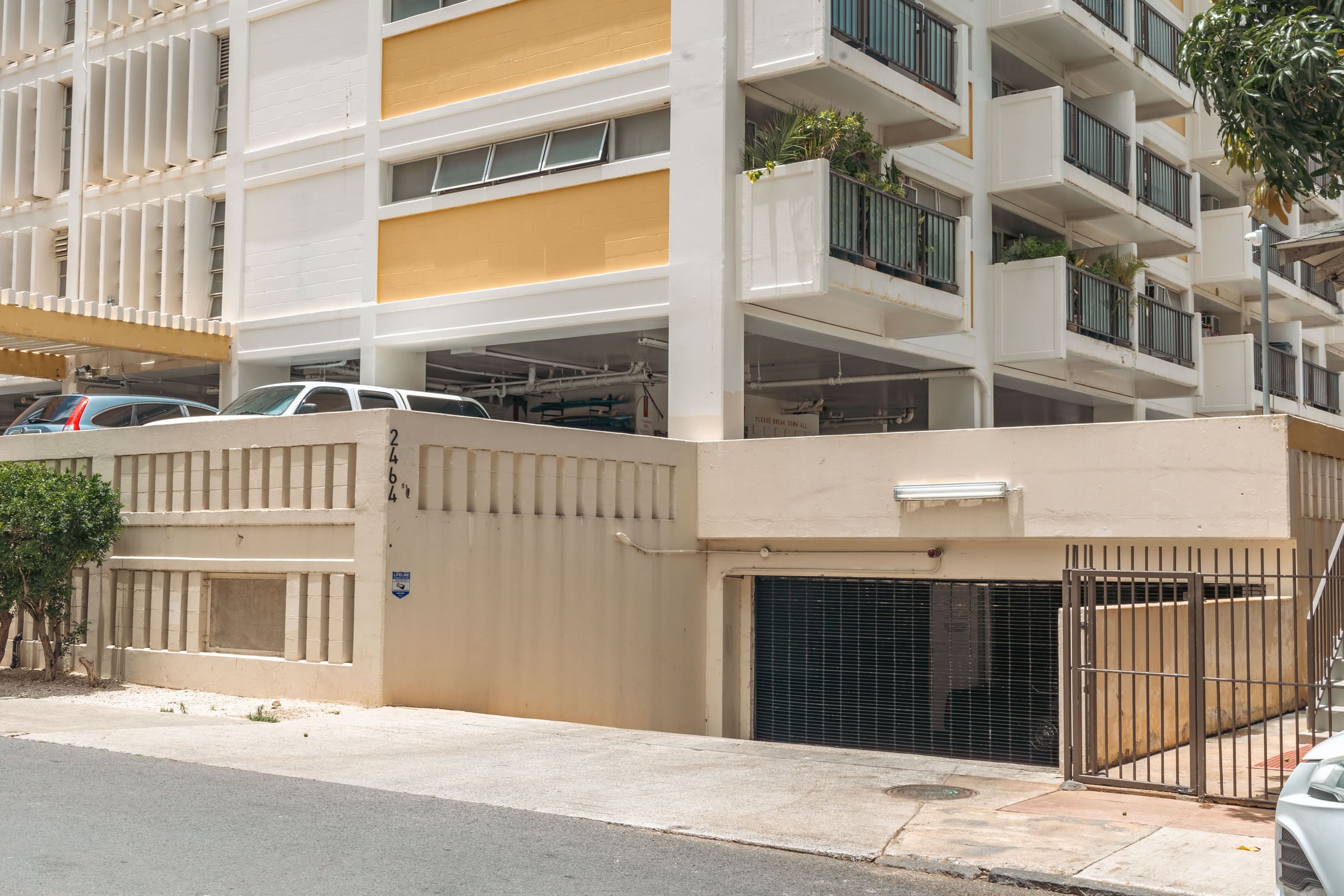 Condo in Honolulu · ★4.83 · 2 bedrooms · 3 beds · 2 private baths - Image 71