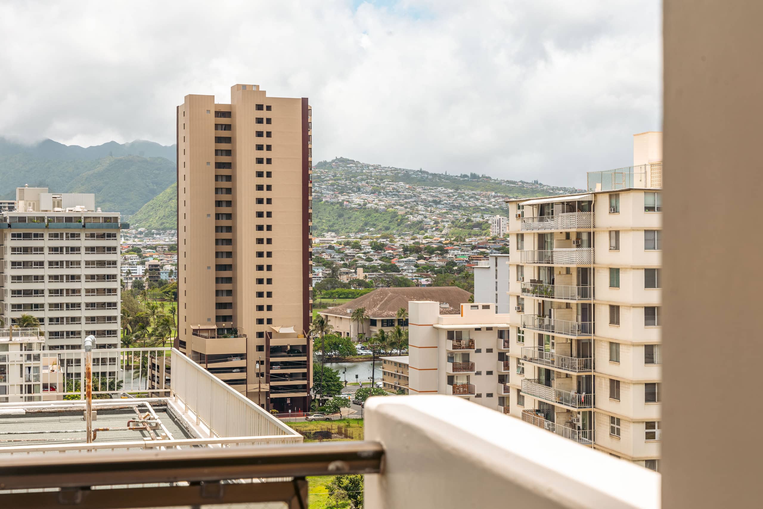 Condo in Honolulu · ★4.83 · 2 bedrooms · 3 beds · 2 private baths - Image 57