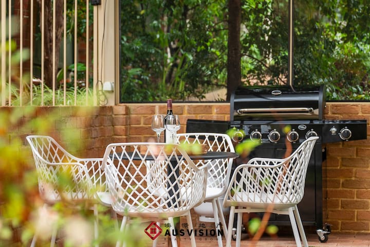 Perth Hill Poolside Paradise BBQ,Mini golf,Airport gallery image 4