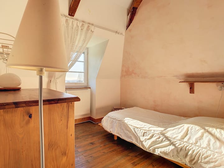 Habitación muy agradable con cama de 90 