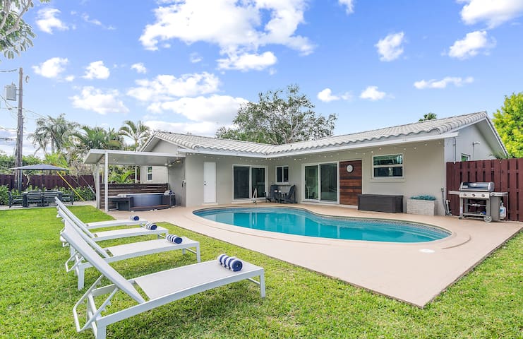 Kid Amenities| Heated Salt Pool+Spa| Near Beach
