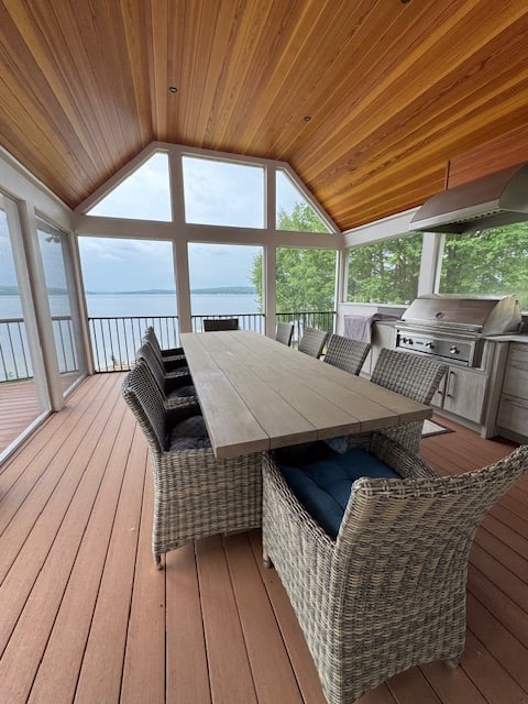 Lakeside Retreat for all Seasons