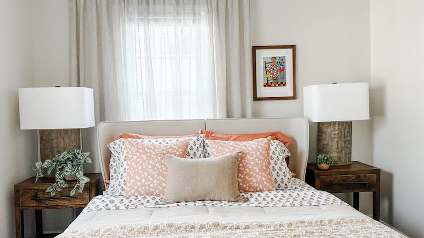 6 BR | 2 Masters | 1st Floor Master | Downtown