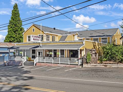 Entire “Apple Hill” Boutique Hotel! Sleeps 25