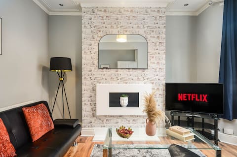 Successful Airbnb property: Willow House | Free Parking & Fast Links in Birkenhead
