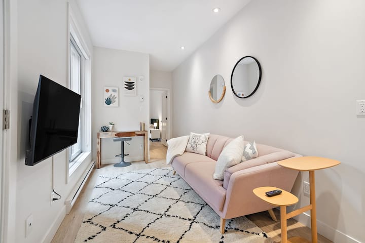Sunny Gem In The Plateau Mtl - Montreal