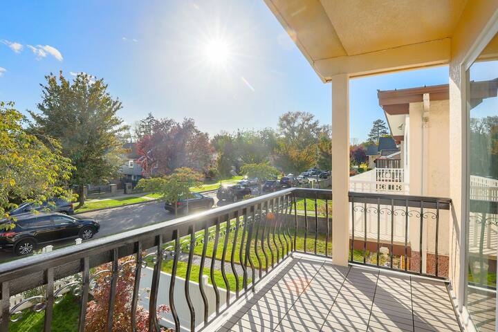 Clean and Cozy Vancouver Getaway gallery image 5