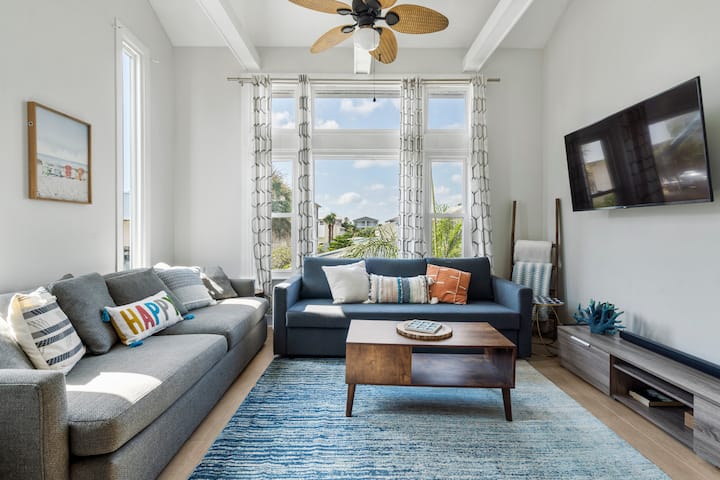 Charming Beachside Townhouse - Steps To The Beach! - Jacksonville Beach, FL