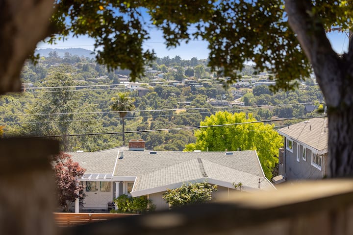 Hidden & Quiet Home Up On The Hill W/ Private Yard - Belmont, CA