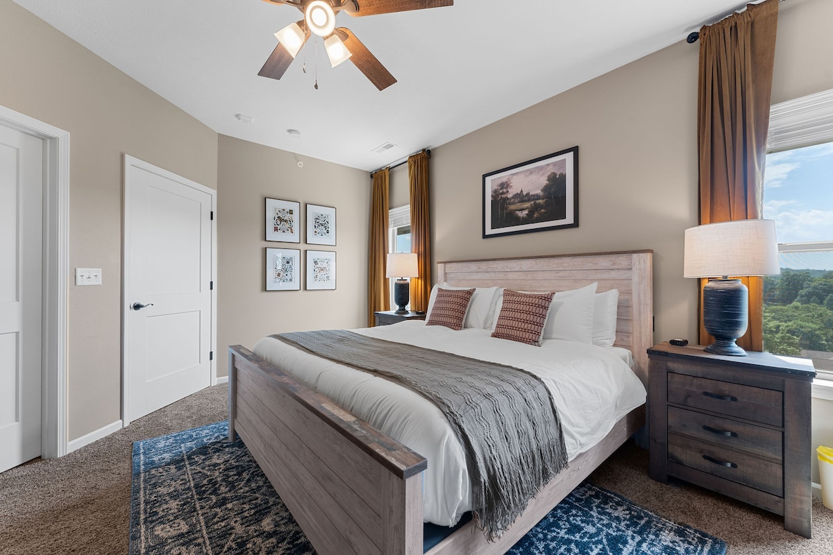 Основен апартамент с 3 спални 7 (магическа стая) суит с двойно легло king size с 50 - инчов телевизор и регулируем матрак