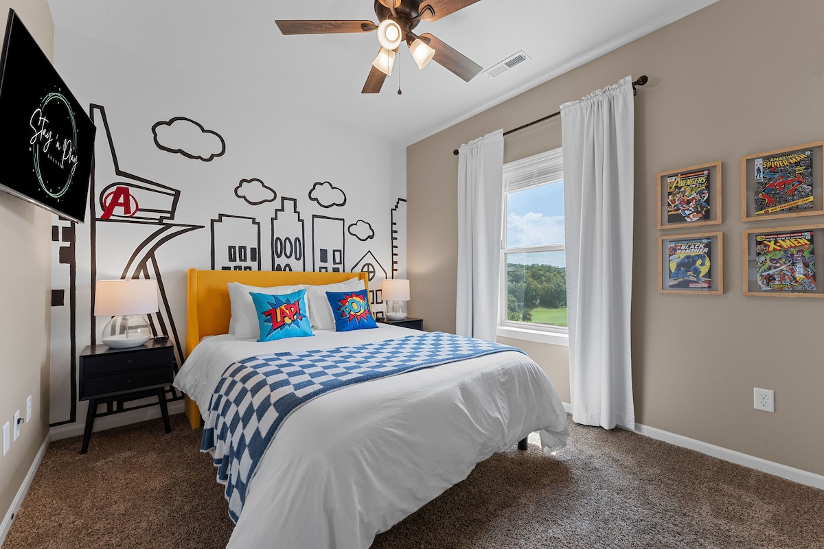 Стая 11 – стая с комикси
Потопете се в любимите си истории в тази цветна стая с двойно легло, 43-инчов смарт телевизор и обща баня със стая 12.