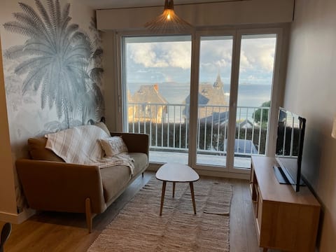 Top performing Airbnb: Beautiful seafront apartment with view 4P in Perros Guirec