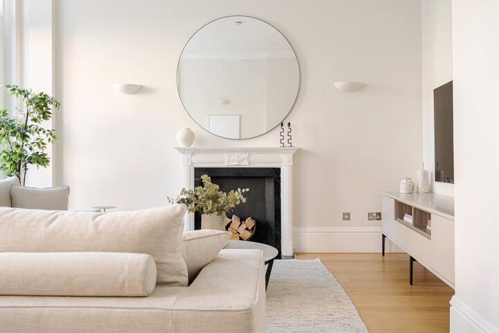 Spectacular Cadogan Square single-level flat w/AC gallery image 3