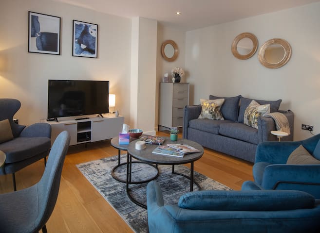 Westminster Modern 2-Bed, 1-Bath Apartment with AC