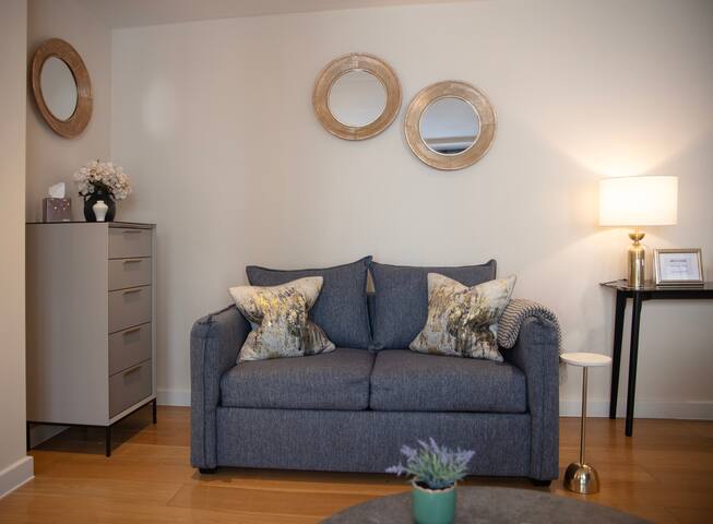 Westminster Modern 2-Bed, 1-Bath Apartment with AC gallery image 5