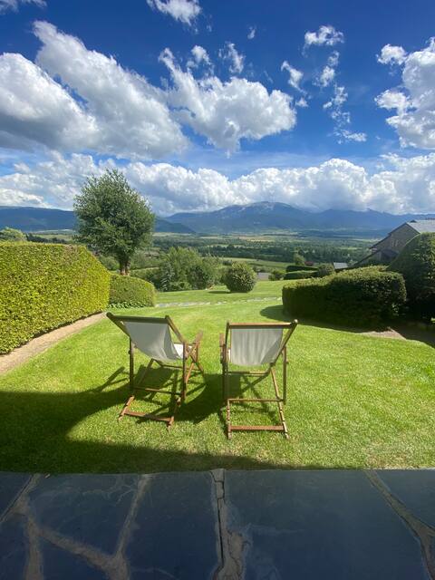 Apartment with a garden and spectacular views