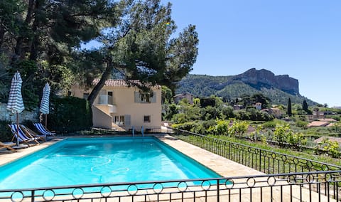 Villa Cassis, stunning views, pool and garden