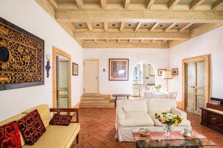 Elegant, Spacious, Central, in historical building gallery image 5