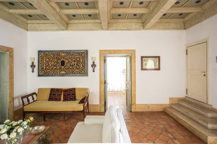 Elegant, Spacious, Central, in historical building gallery image 4