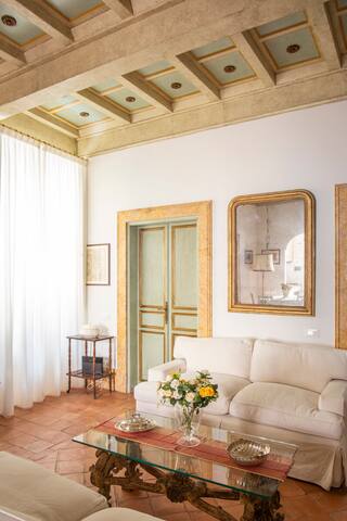 Elegant, Spacious, Central, in historical building gallery image 2