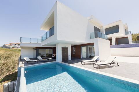 Poolside & Seaview Villa - Charm Retreat