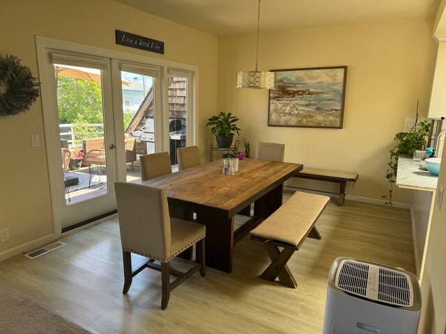 Steps to Seabright Beach, 5 BR Family-sized House gallery image 2