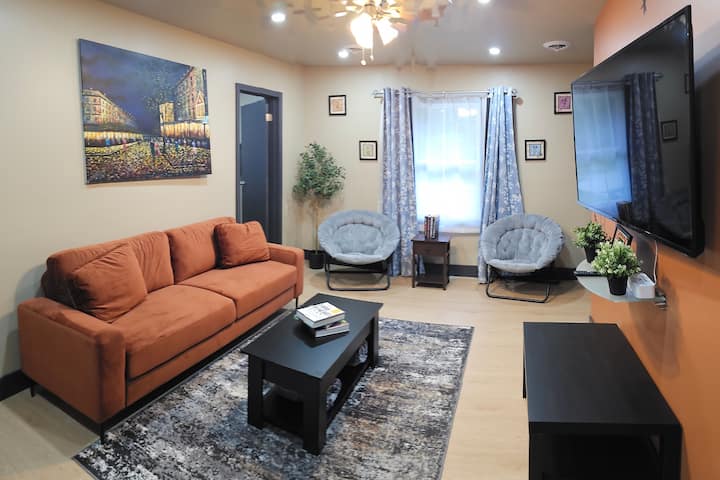 Clover Haven * Modern 3-br Home Near Lake & Dunes - Valparaiso, IN
