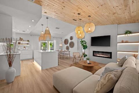 Bali Bliss Villa • Heated Pool • Min to the Beach