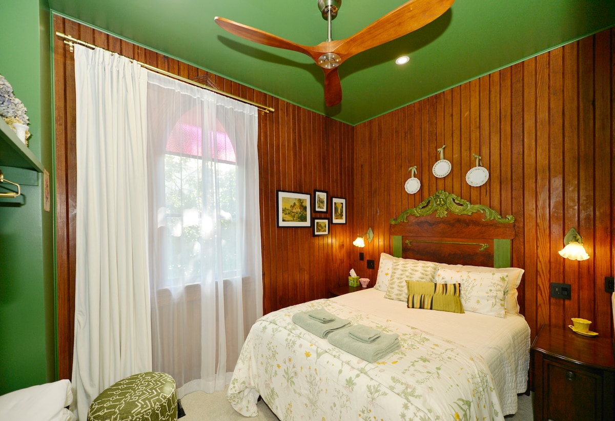 Queen bedroom with an English Cottage vibe.