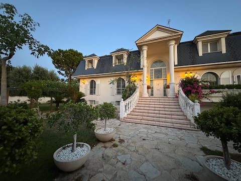 600m2 villa near the subway