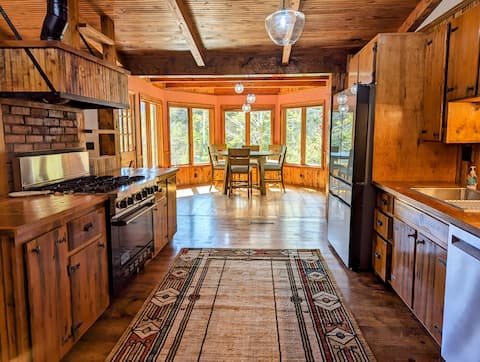 Expect WOW! Jacuzzi, Game Room, FirePit, Waterbed