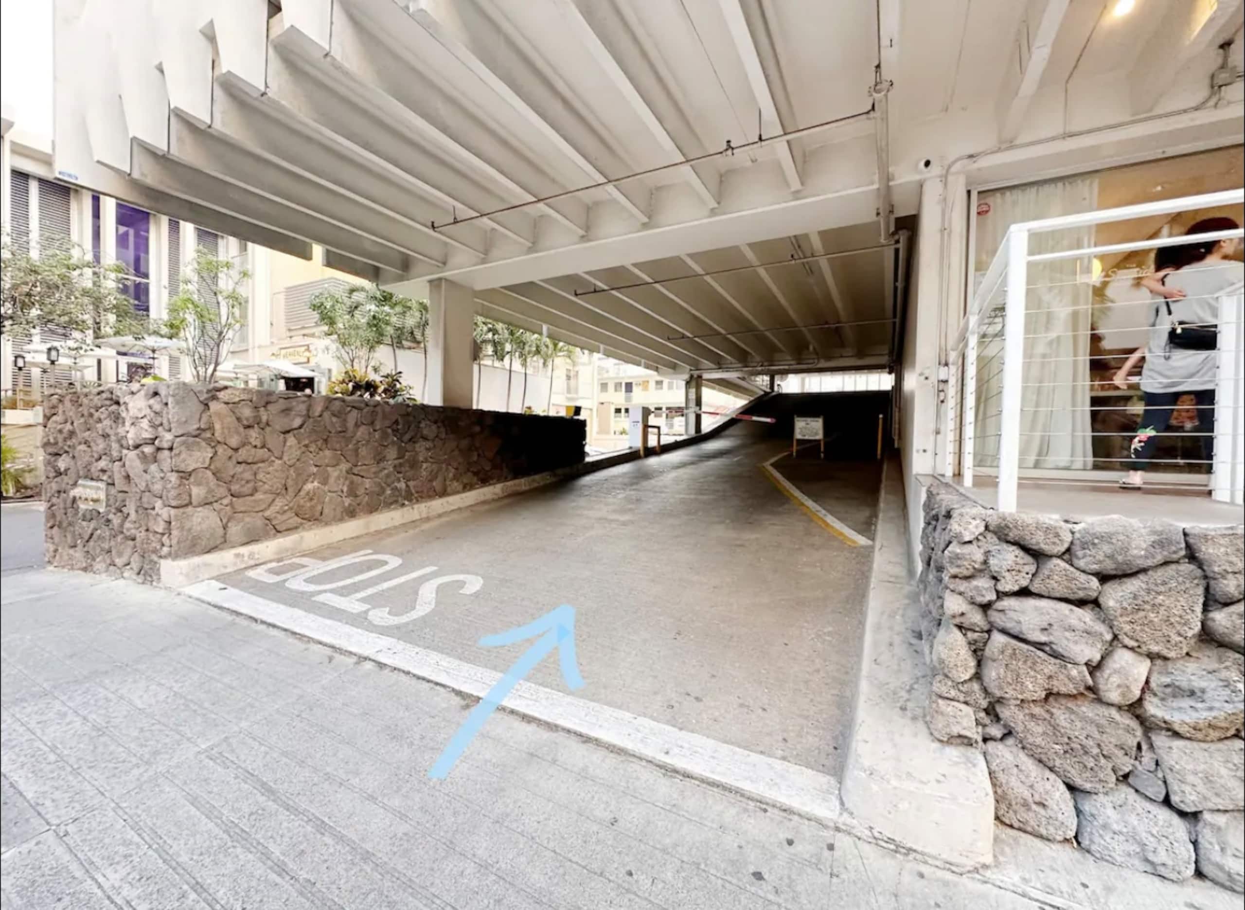 New! Gorgeous Boutique King Studio w/Parking~ - Image 39
