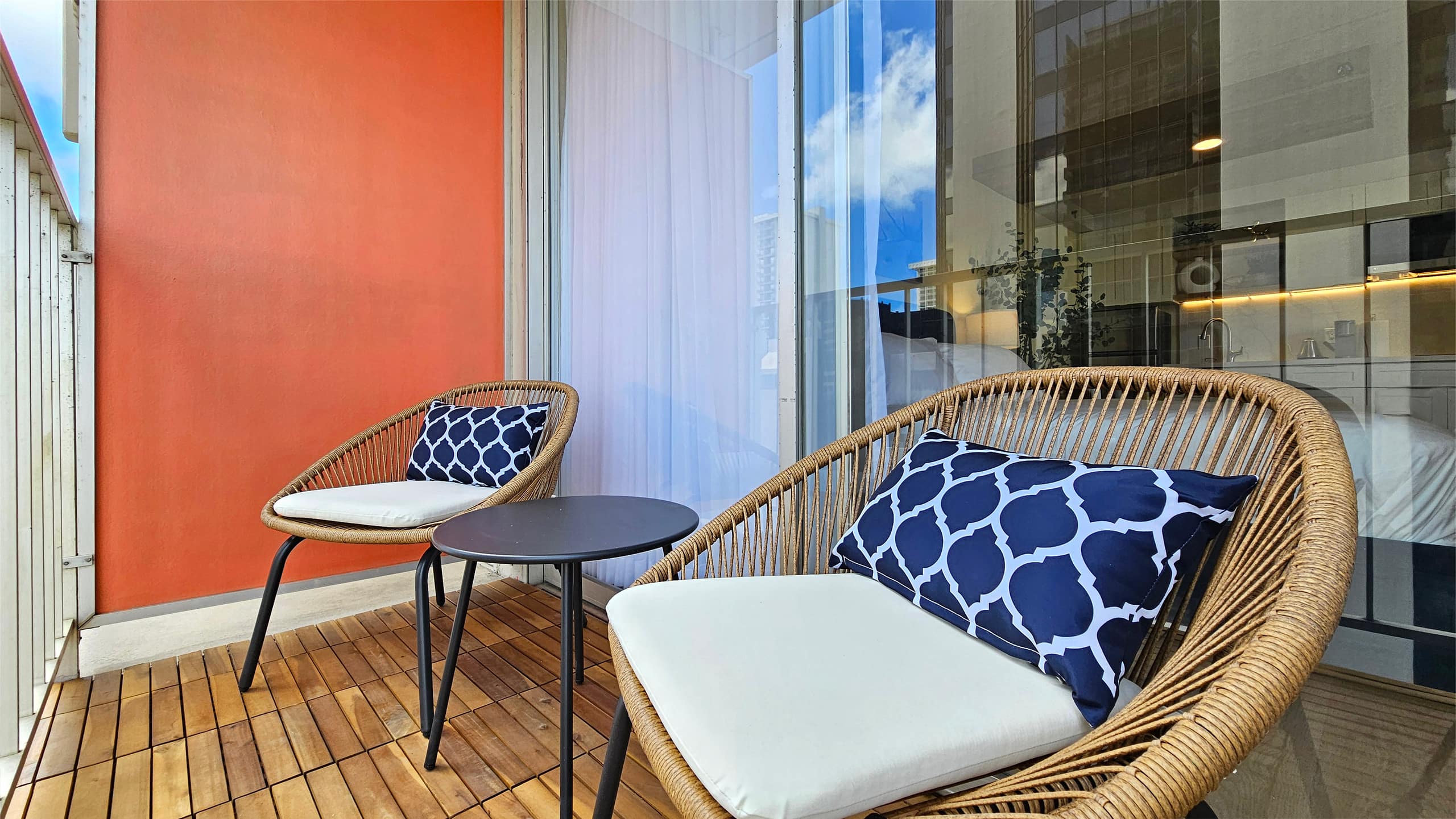 New! Gorgeous Boutique King Studio w/Parking~ - Image 27