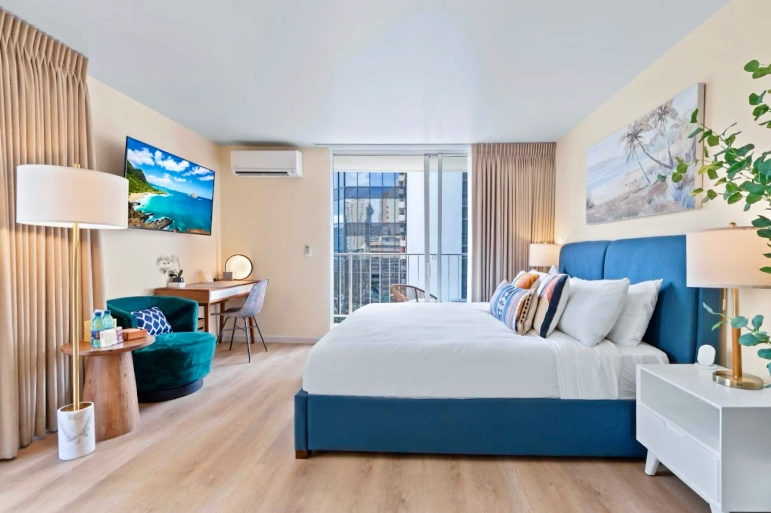 New! Gorgeous Boutique King Studio w/Parking~ - Image 1