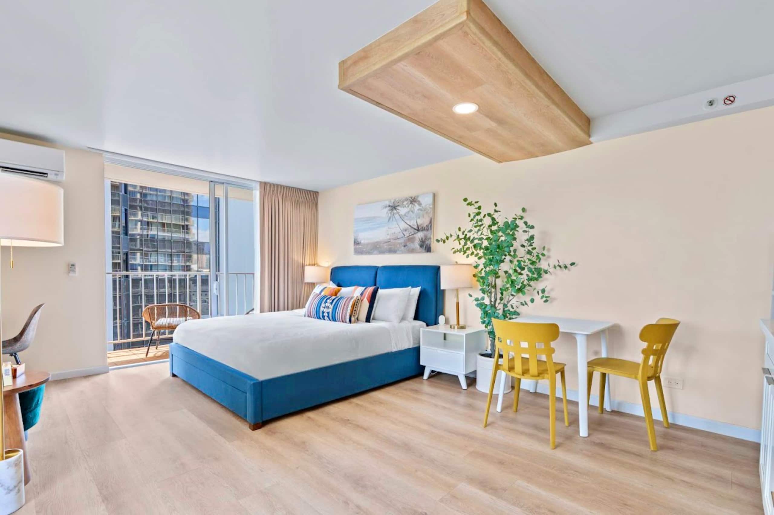 New! Gorgeous Boutique King Studio w/Parking~ - Image 5