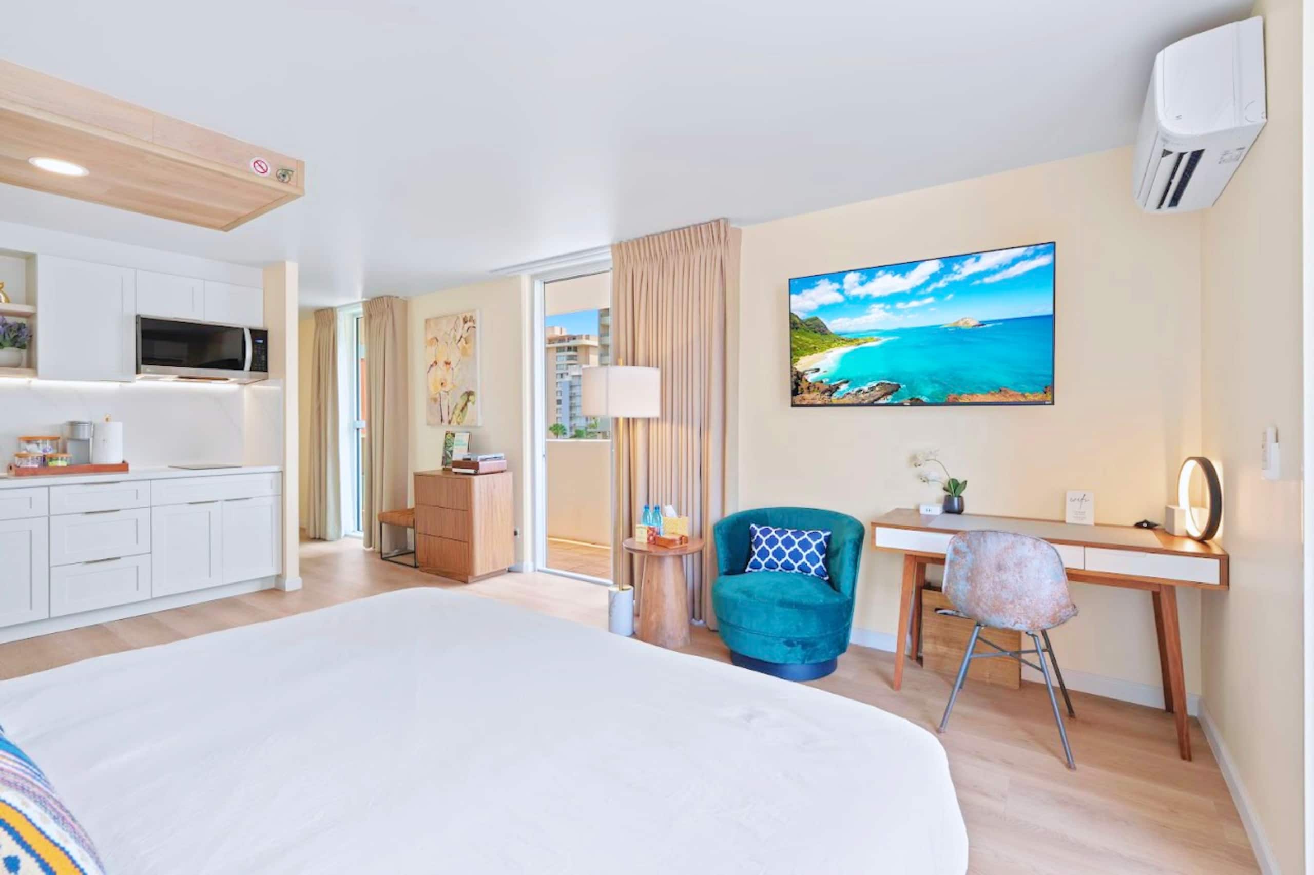 New! Gorgeous Boutique King Studio w/Parking~ - Image 8