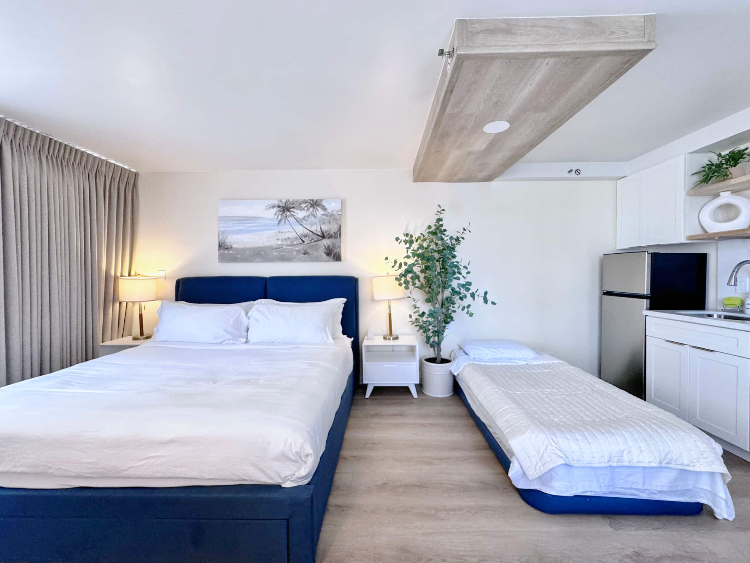 New! Gorgeous Boutique King Studio w/Parking~ - Image 11