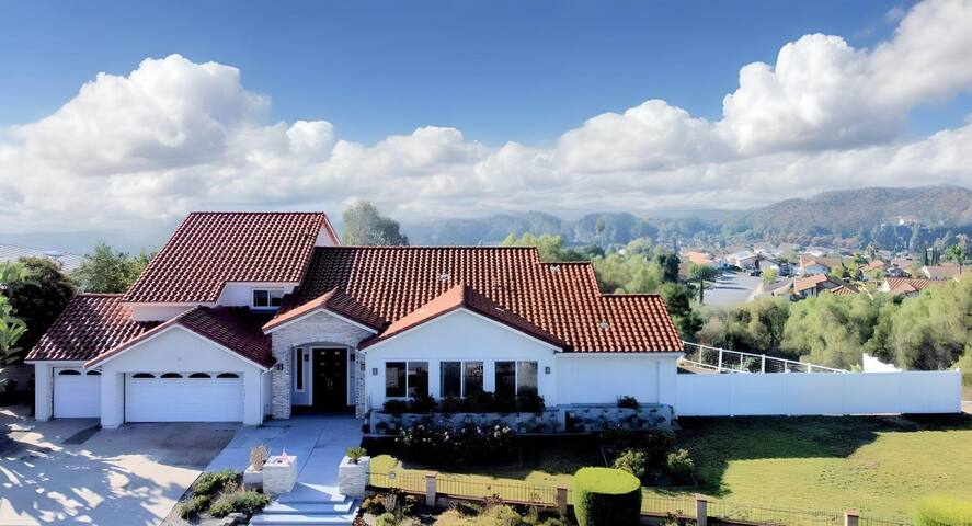 Huge 2 Master 5 bedrm 4 bathrm View King Pool Pet gallery image 2