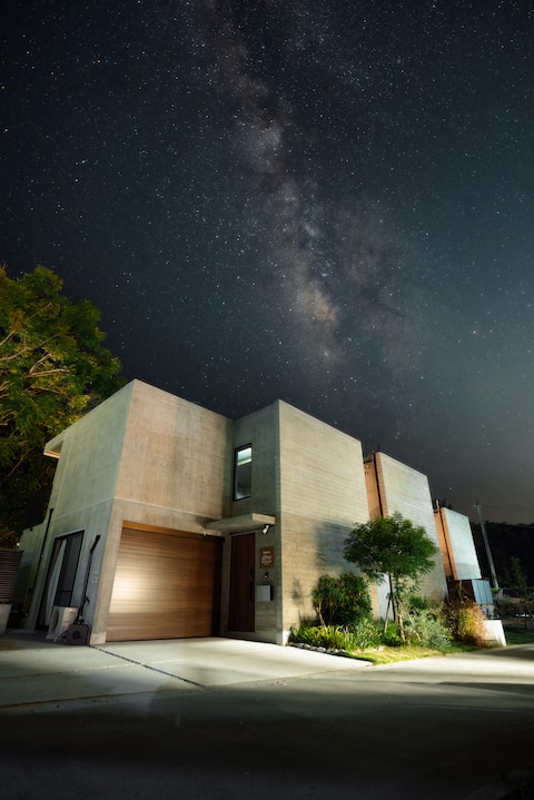 [Max 18 people | Private Pool | 30-second walk to the beach | BBQ allowed | Pets allowed]