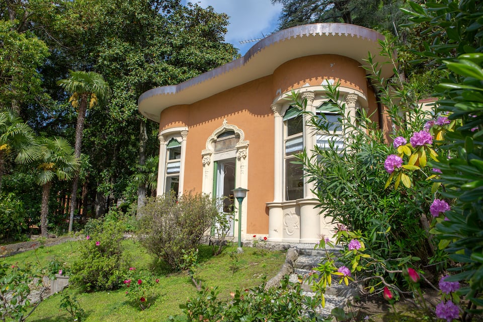 An art nouveau villetta on Lake Como, Laglio, Lombardy, Italy, photo 7 of 10