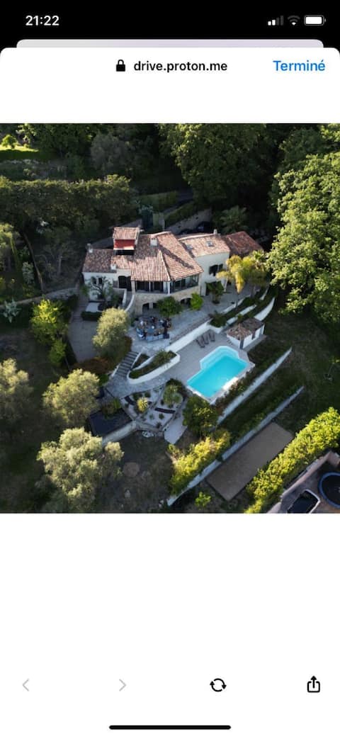 Swimming pool and panoramic view in Spéracèdes