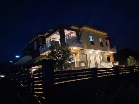 Victoria House With Sea View B (Right Side)